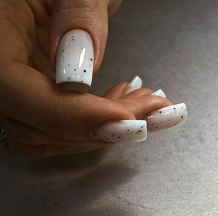 modele unghii patrate alb laptos