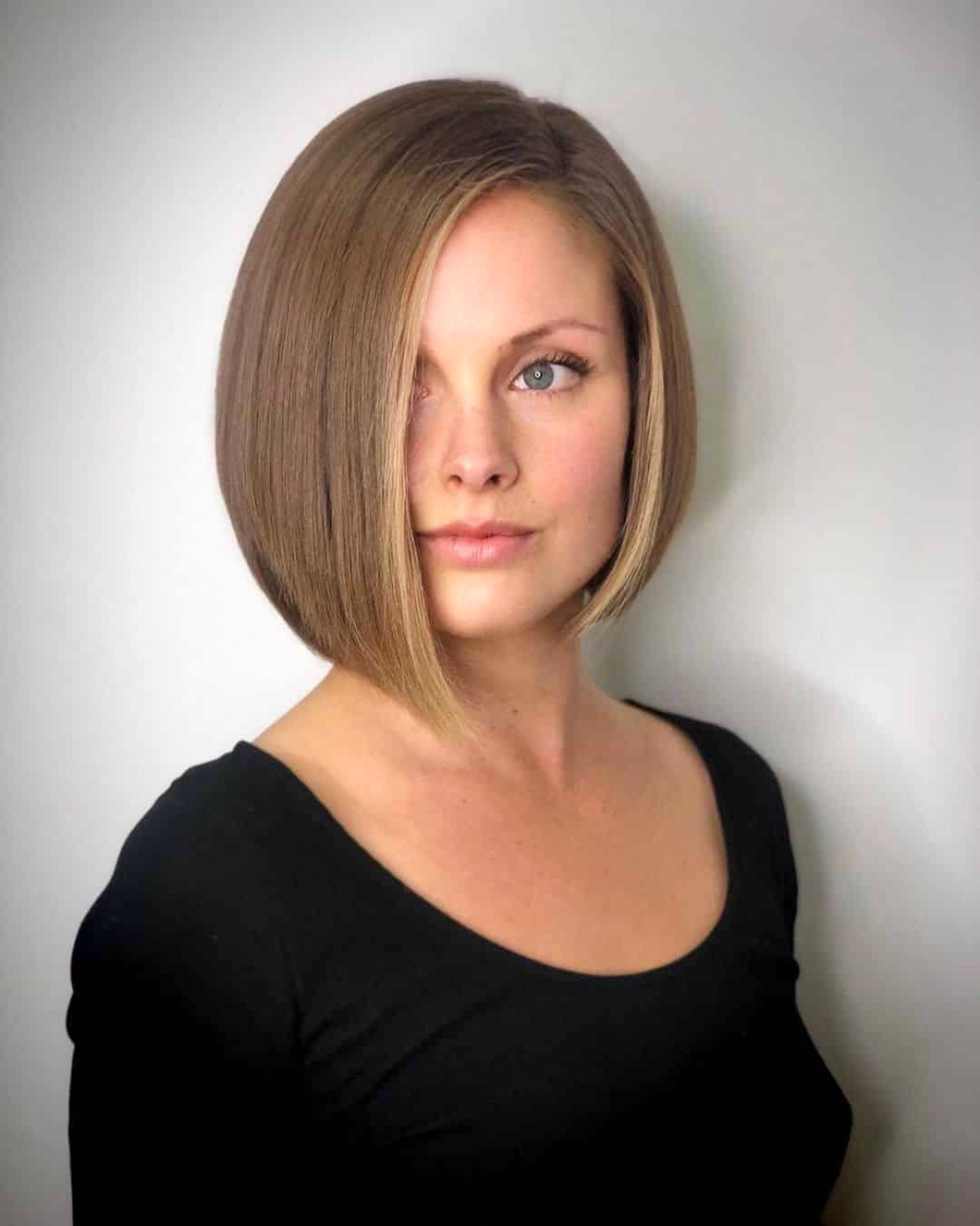 tunsori bob scurt asimetric modele